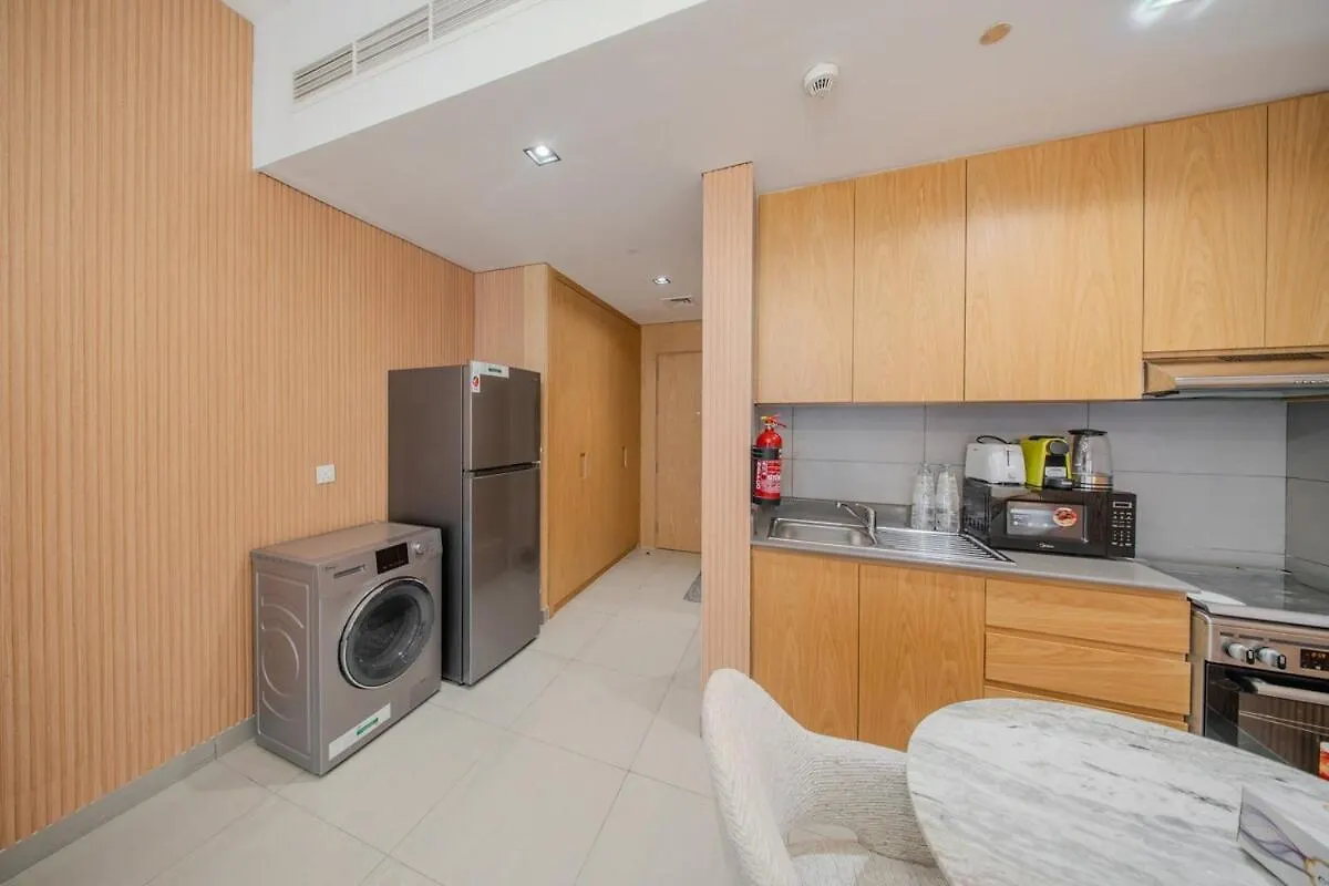 City Central Luxury Apartment With Balcony By Bluecloud Holidays Sharjah