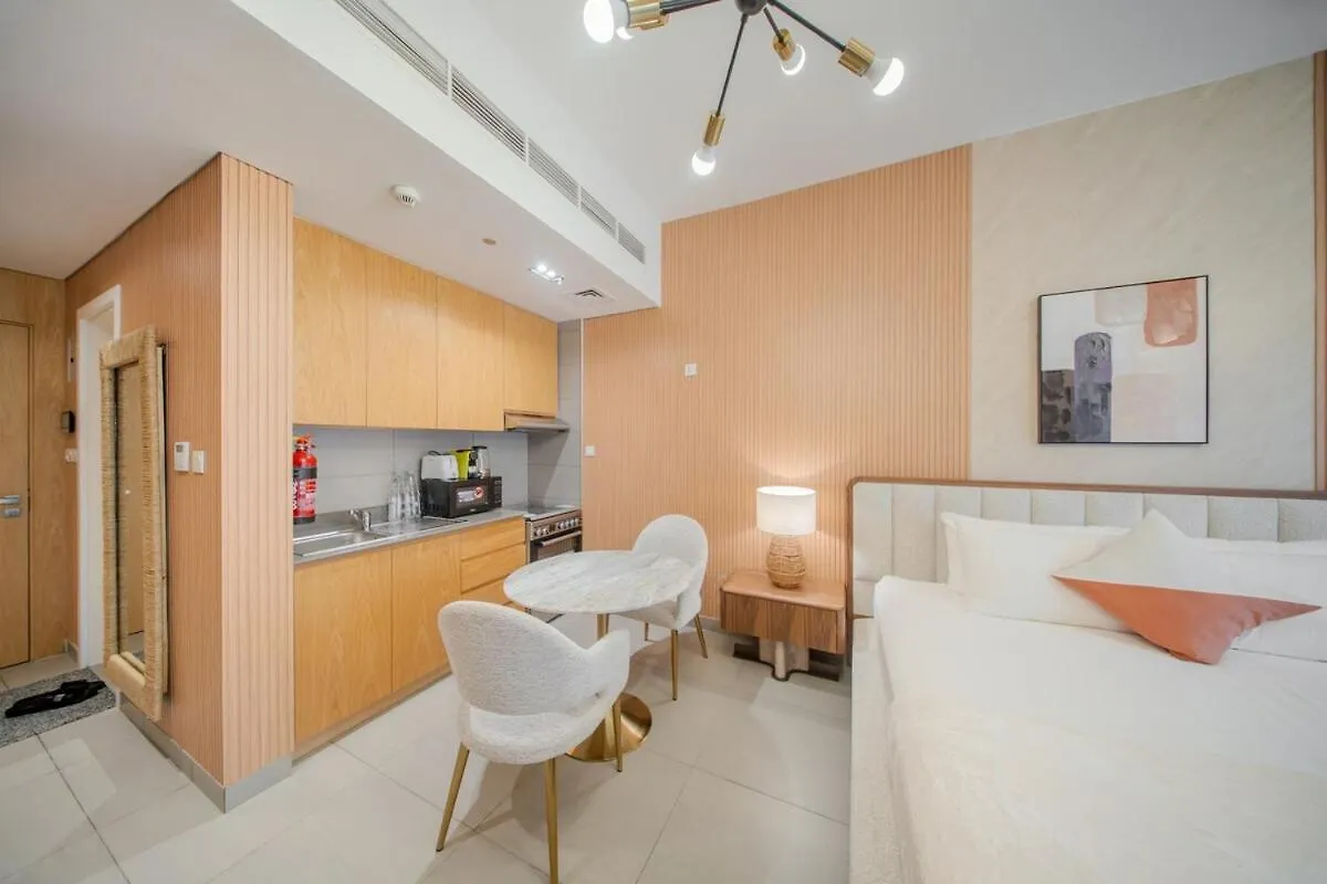 City Central Luxury Apartment With Balcony By Bluecloud Holidays Sharjah