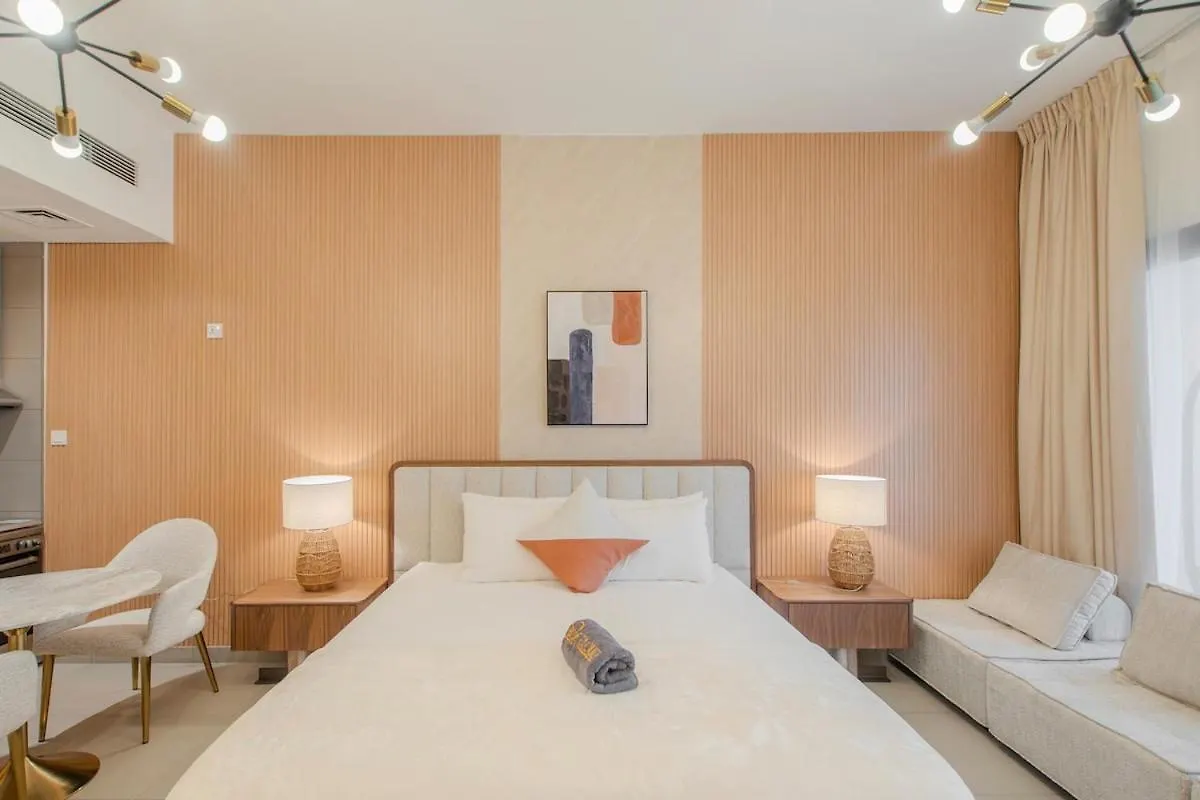 City Central Luxury Apartment With Balcony By Bluecloud Holidays Sharjah
