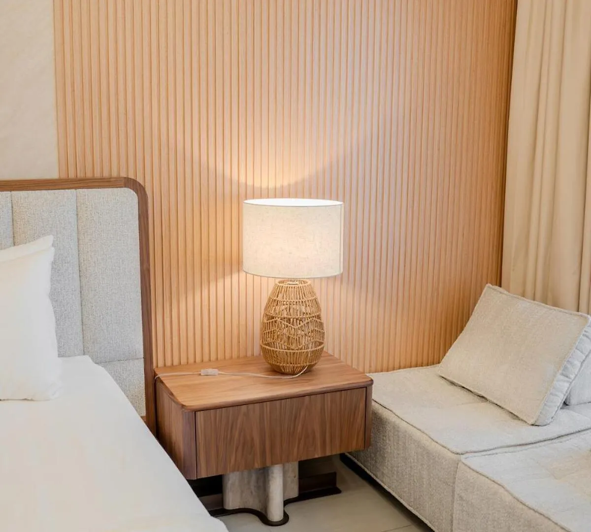 City Central Luxury Apartment With Balcony By Bluecloud Holidays Sharjah