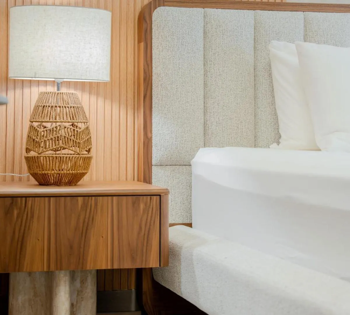 City Central Luxury Apartment With Balcony By Bluecloud Holidays Sharjah