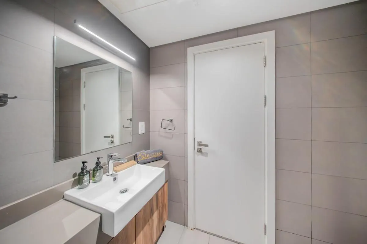 City Central Luxury Apartment With Balcony By Bluecloud Holidays Sharjah