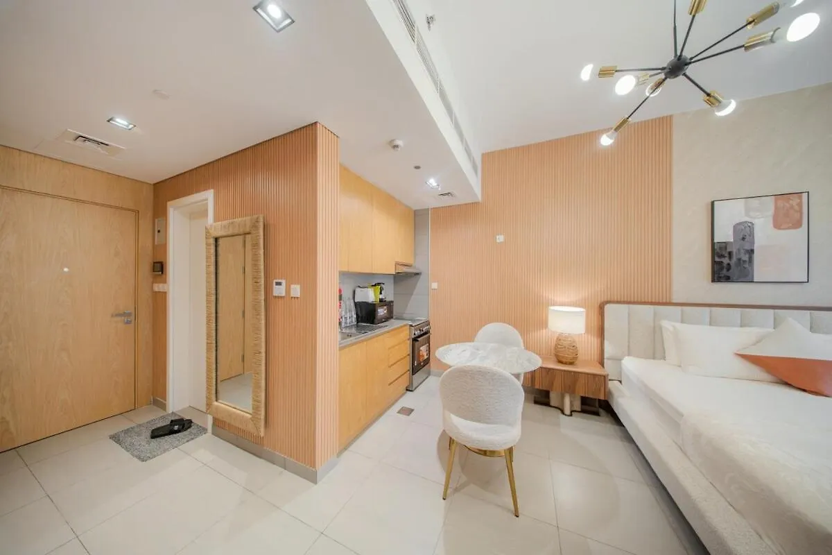 City Central Luxury Apartment With Balcony By Bluecloud Holidays Sharjah