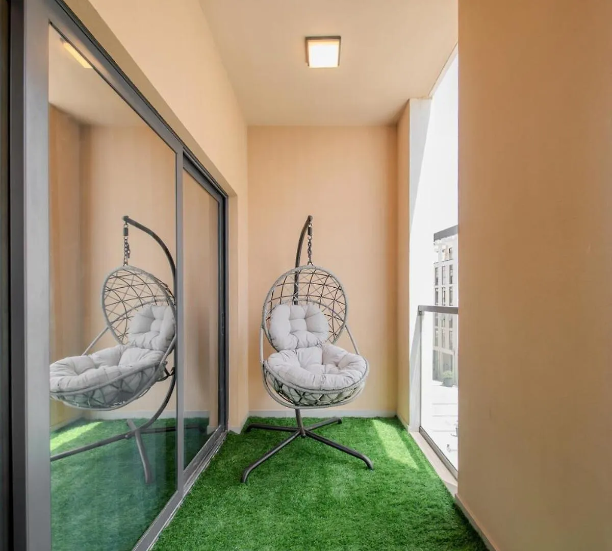 City Central Luxury Apartment With Balcony By Bluecloud Holidays Sharjah